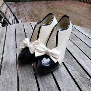 4" White/Black Bowed Heels
